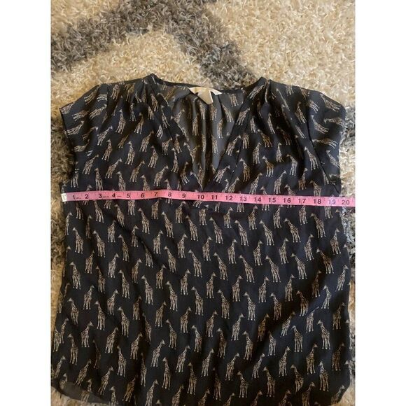 H&M women's sheer giraffe printed v-neck short sleeve loose blouse size 8 - Picture 6 of 8